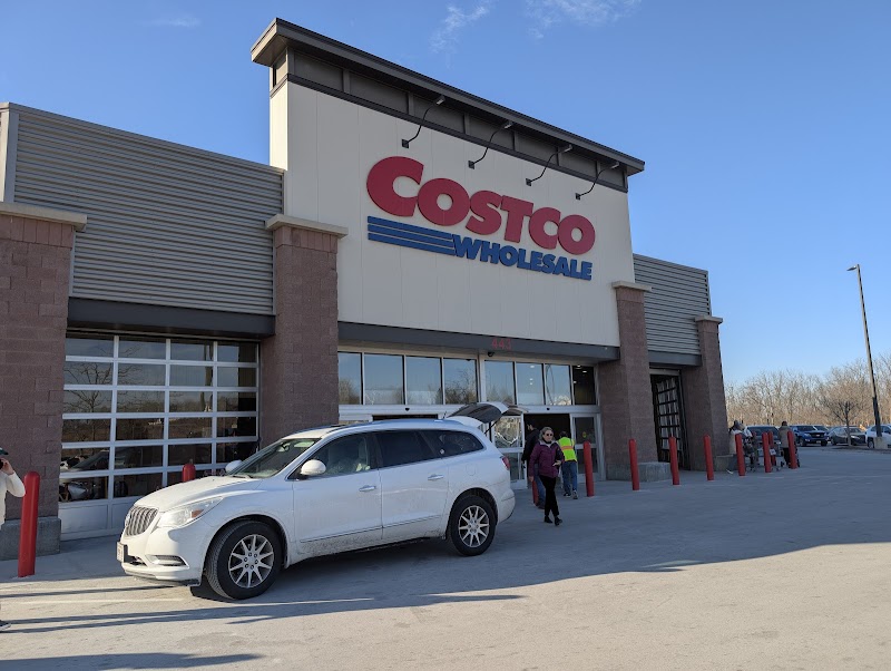 Costco Warehouse #1101 in PEWAUKEE, WI — silver in stock this week