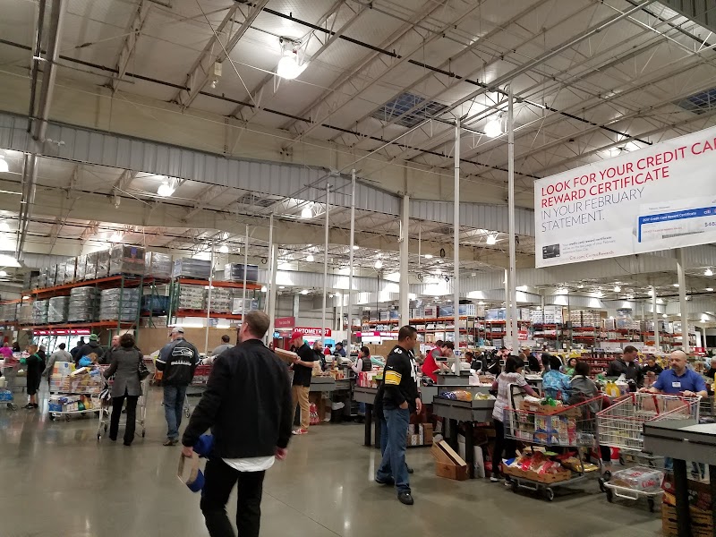 Costco Warehouse #660 in PUYALLUP, WA — open in-store gold period
